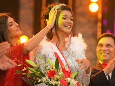 Sushmita Sen crowns first Miss Universe Bangladesh